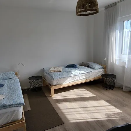 Apartment Emily Apartments, Moderne Ruhige Wohnung, Nur 4 Km Von Der A2
