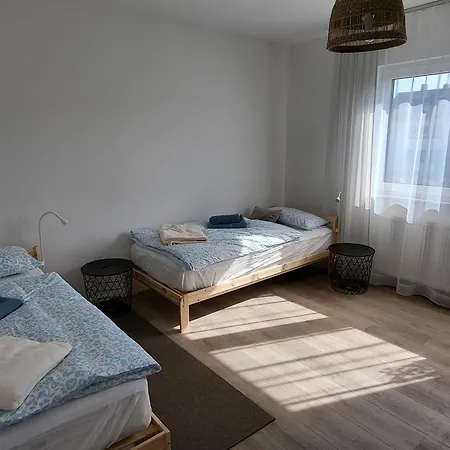 Apartment Emily Apartments, Moderne Ruhige Wohnung, Nur 4 Km Von Der A2 Niederdorla